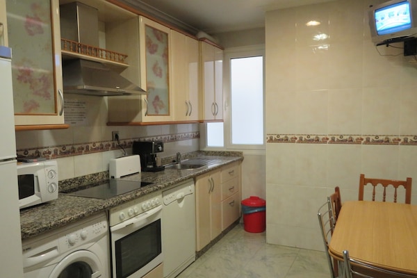 Apartamento, 3 quartos, 2 banheiros | Cozinha privada