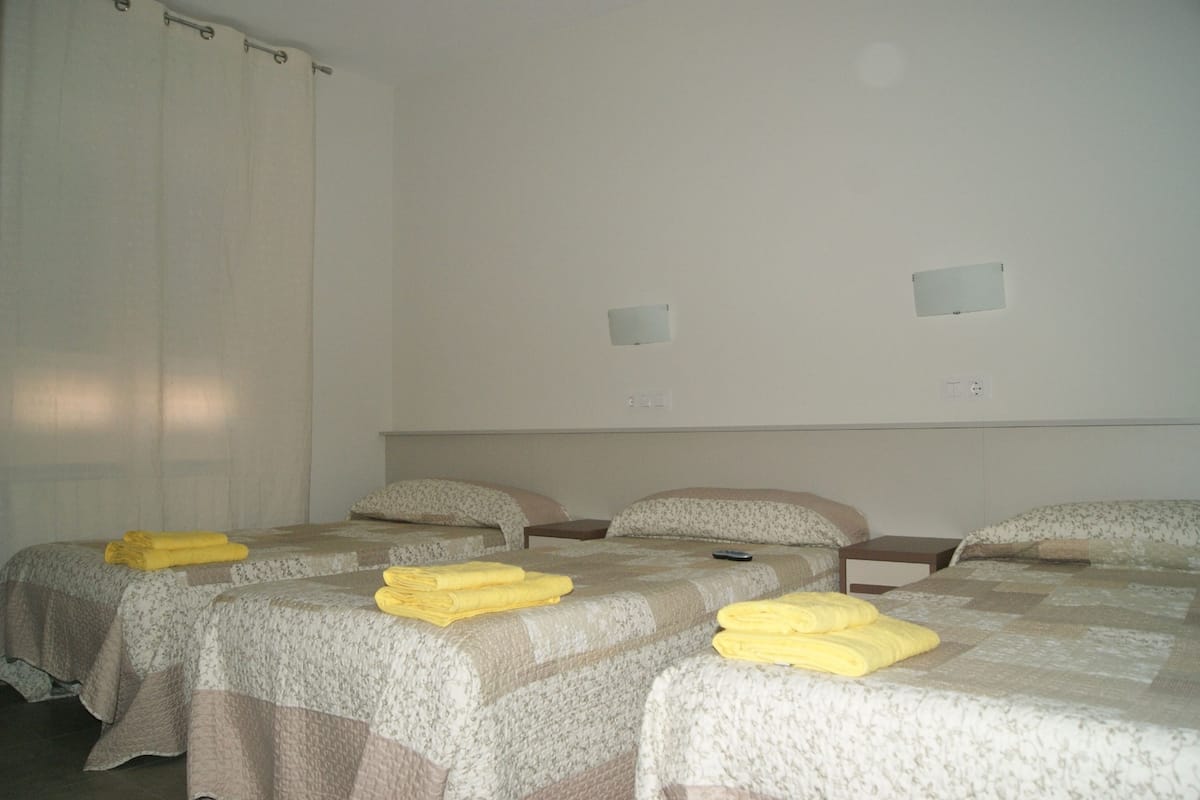 Triple Room | Free WiFi, bed sheets