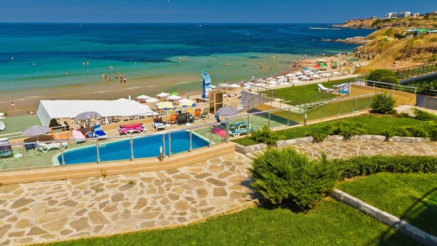 A resort with a swimming pool, beach, and ocean view. - Black Sea Paradise (Sozopol)