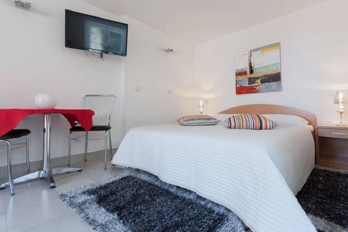 Studio, vue partielle sur la mer | Literie de qualité, coffre-fort, bureau, lit de bébé (gratuit)