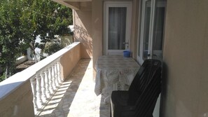 Villa, 2 chambres | Balcon
