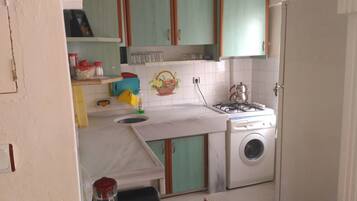 Vil·la, 2 dormitoris | Cuina bàsica privada | Frigorífic gran i placa de cuina