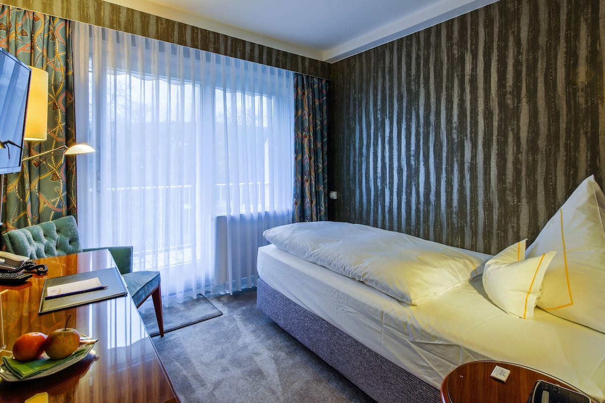 comfort single room | hypo-allergenic bedding, down duvets, in-room safe