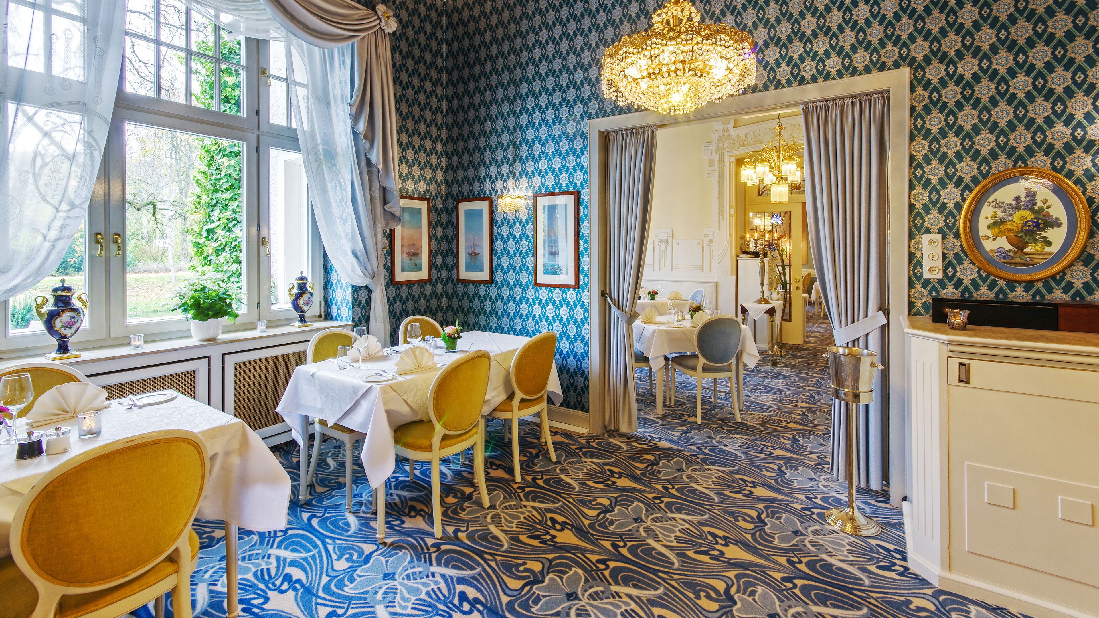 breakfast, lunch, dinner served; regional cuisine