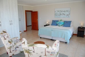 4 Bedroom House | 4 bedrooms, bed sheets - Africa Sun Villa (Mossel Bay)
