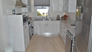 4 Bedroom House | Private kitchen | Full-size fridge, microwave, oven, stovetop - Africa Sun Villa (Mossel Bay)