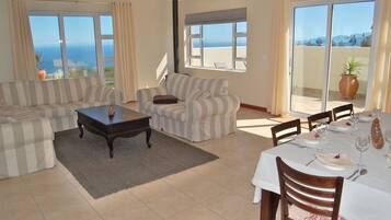 4 Bedroom House | Living area