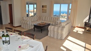 4 Bedroom House | Living area - Africa Sun Villa (Mossel Bay)