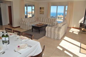 Living area - Africa Sun Villa (Mossel Bay)