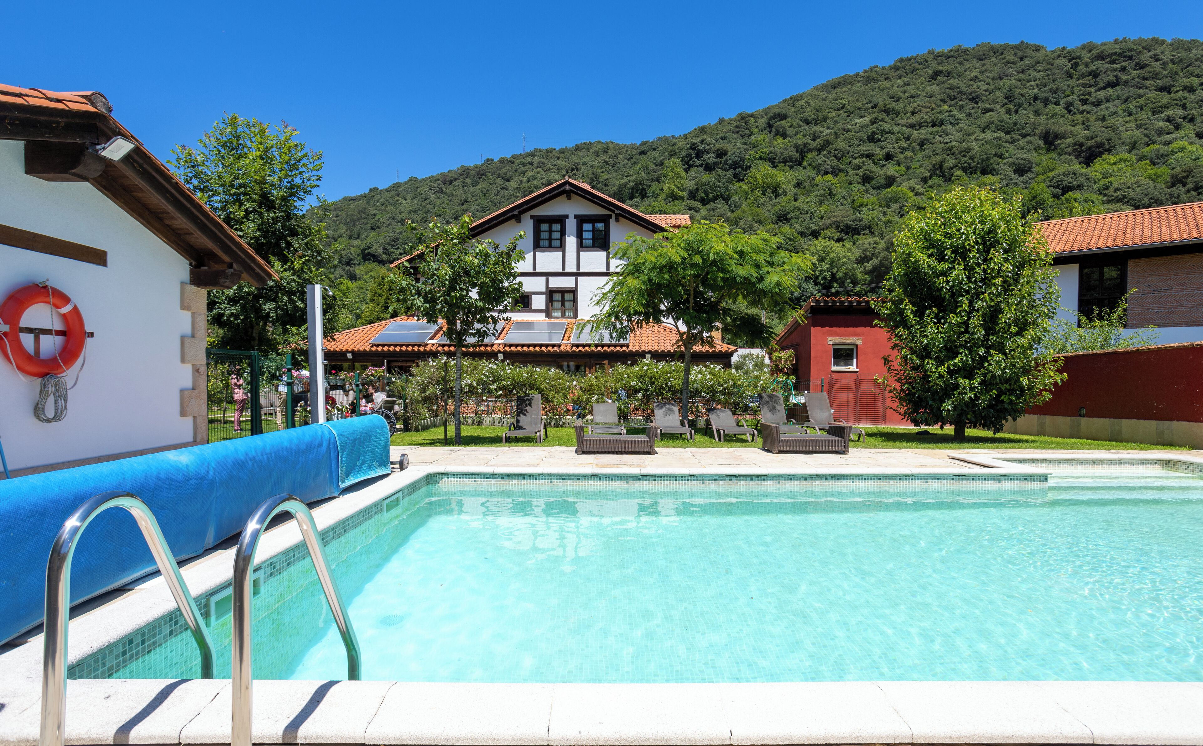 outdoor pool, pool loungers