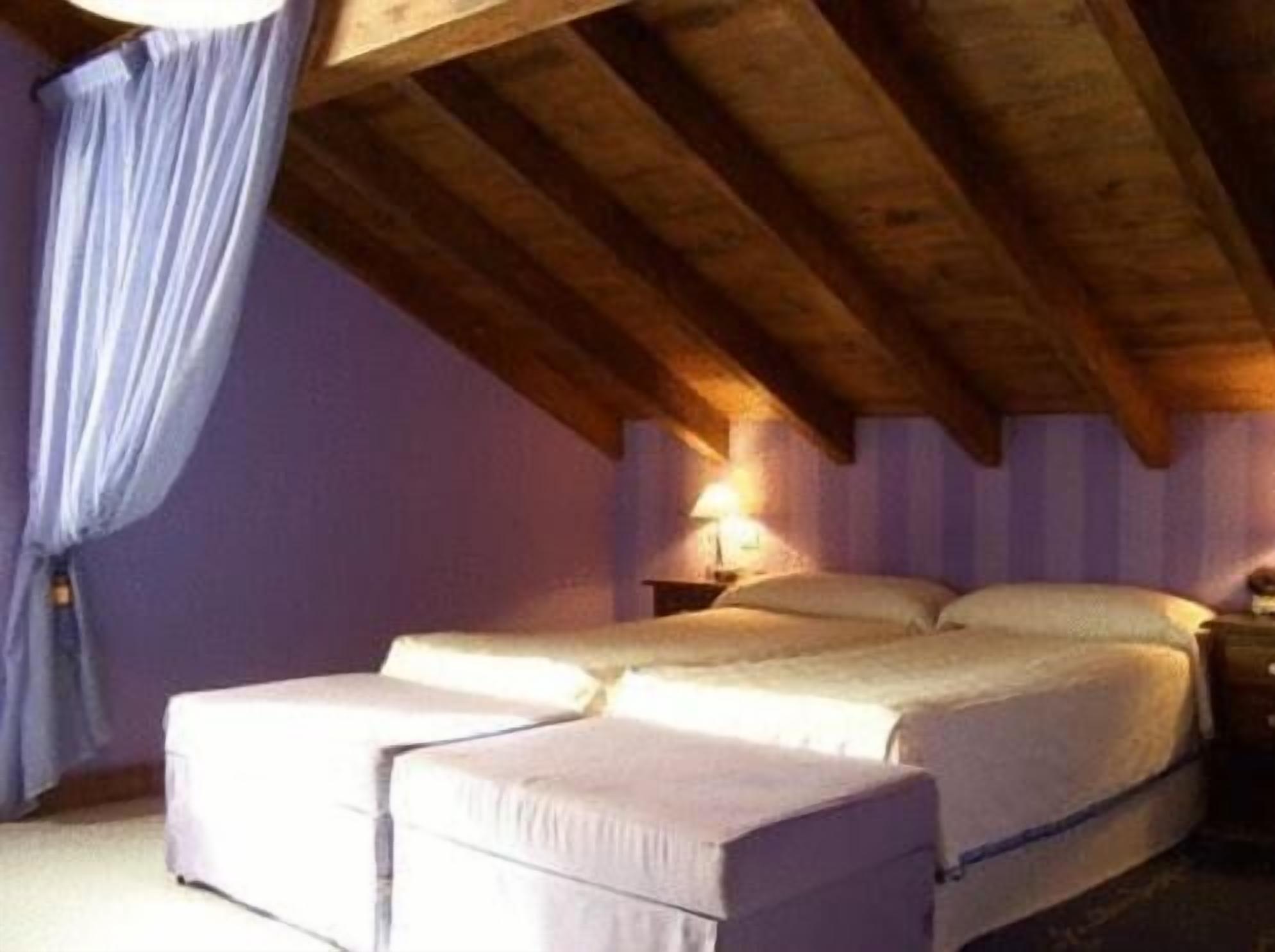 blackout curtains, soundproofing, free wifi, bed sheets