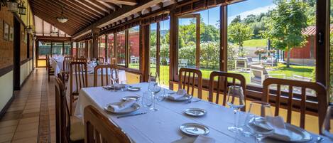 Breakfast, lunch, dinner served; Mediterranean cuisine