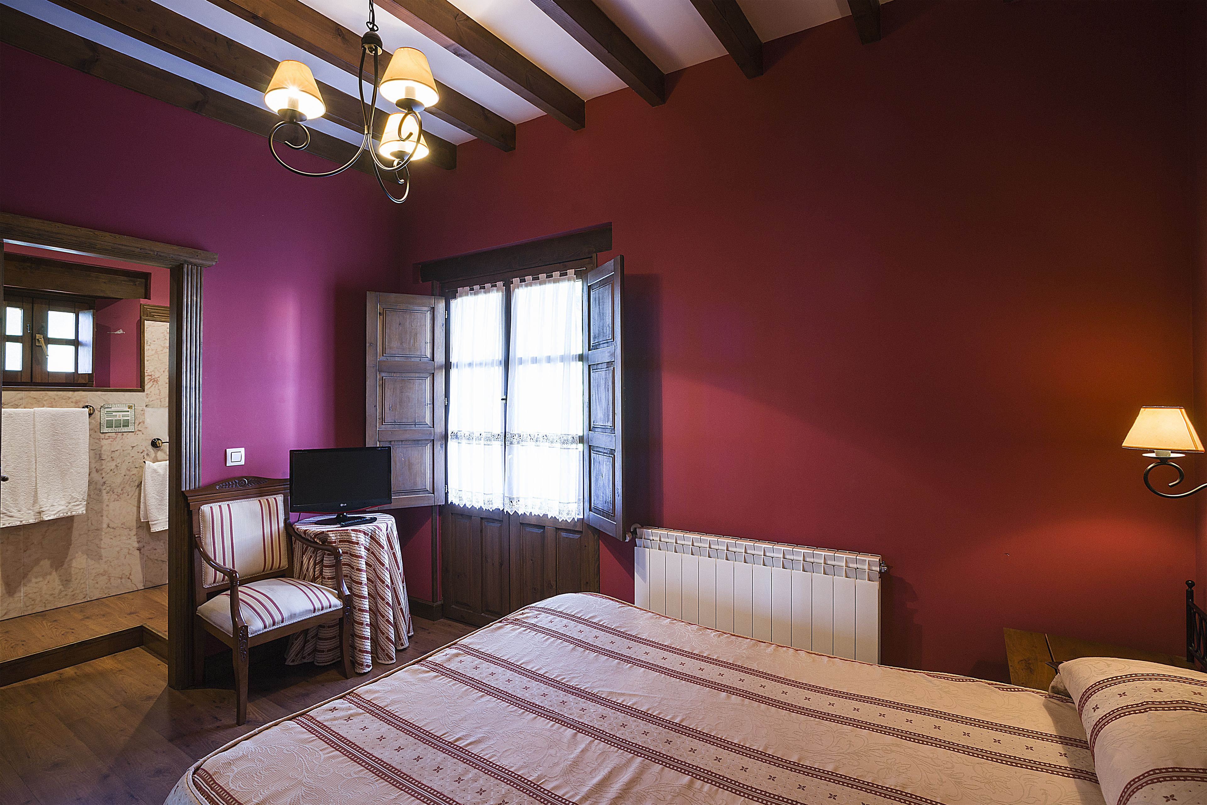 single room | blackout curtains, soundproofing, free wifi, bed sheets