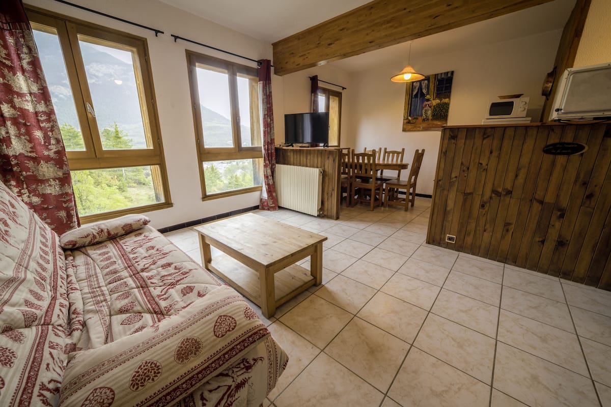Apartment (Chamois) | Wohnbereich | Flachbildfernseher