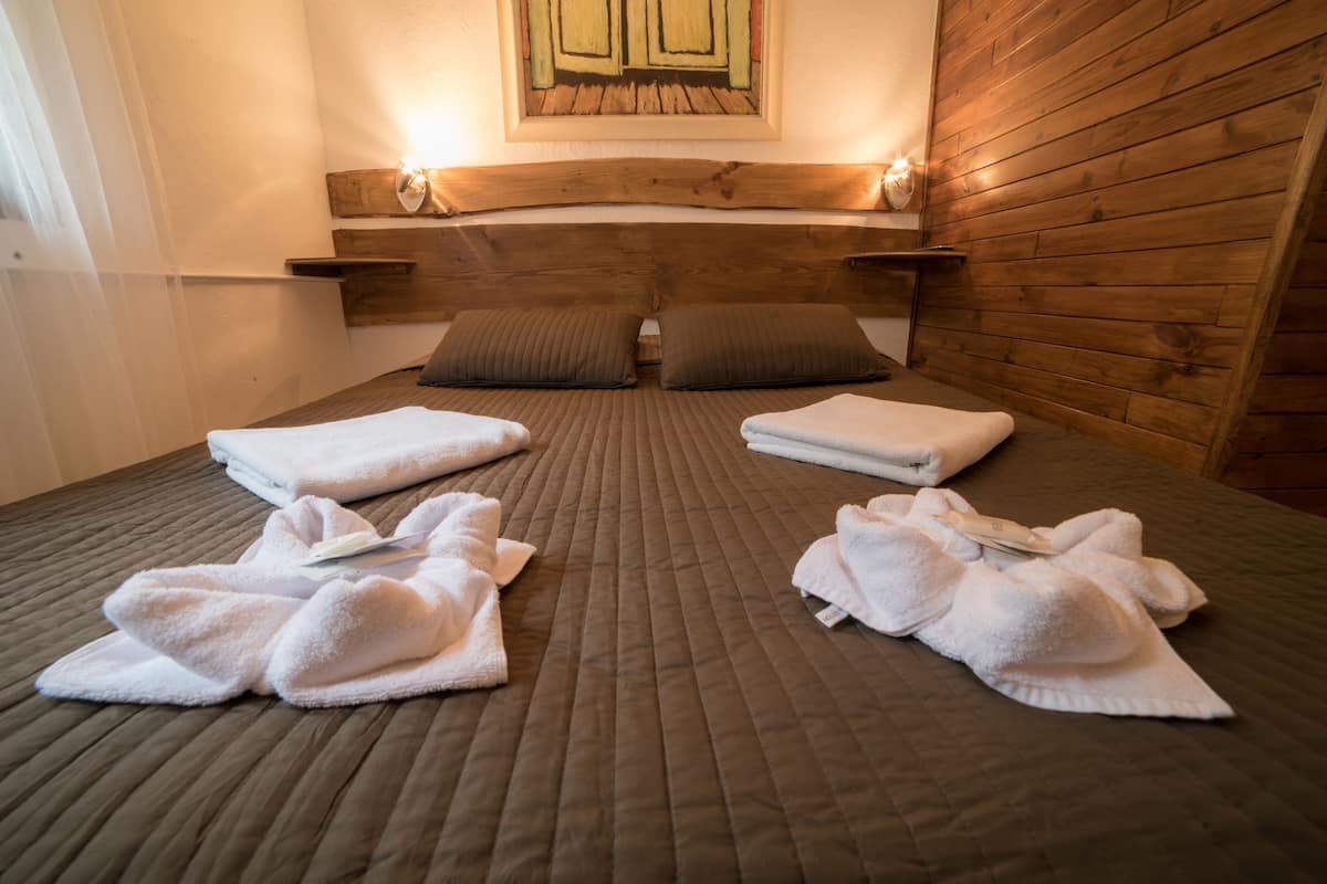 Habitación con 1 cama matrimonial o 2 individuales | Ropa de cama de alta calidad y decoración personalizada
