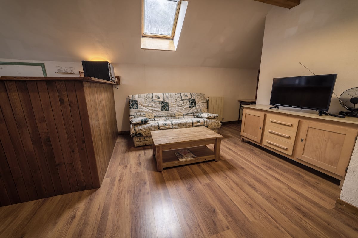Apartment (Loup) | Wohnzimmer | Flachbildfernseher