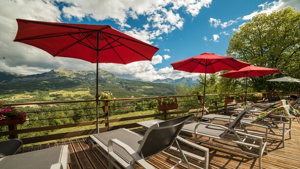 Sun deck - Chalet Les Moineaux : Gites et Chambres d'Hotes (Jausiers)