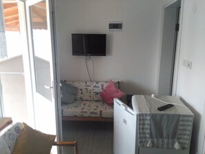 Stórt einbýlishús | Stofa | Sjónvarp