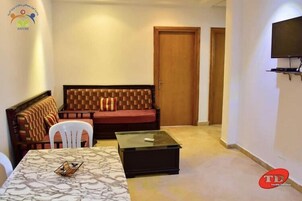 1 habitación, sistema de insonorización, wifi gratis y ropa de cama 