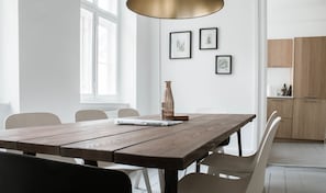 TV - 3 Bedroom Apartment in Latin Quarter (Copenhagen)