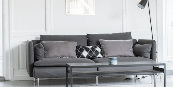 Appartement, 3 chambres | Aire de séjour | Téléviseur
