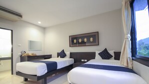 Superior Twin Room | In-room safe, desk, WiFi (free), bed sheets