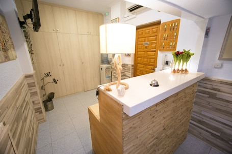 Recepción. Hostal Estación Almeria