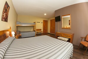 Soundproofing, free cots/infant beds, bed sheets - Hotel Restaurante El Tablazo (Villalba de la Sierra)