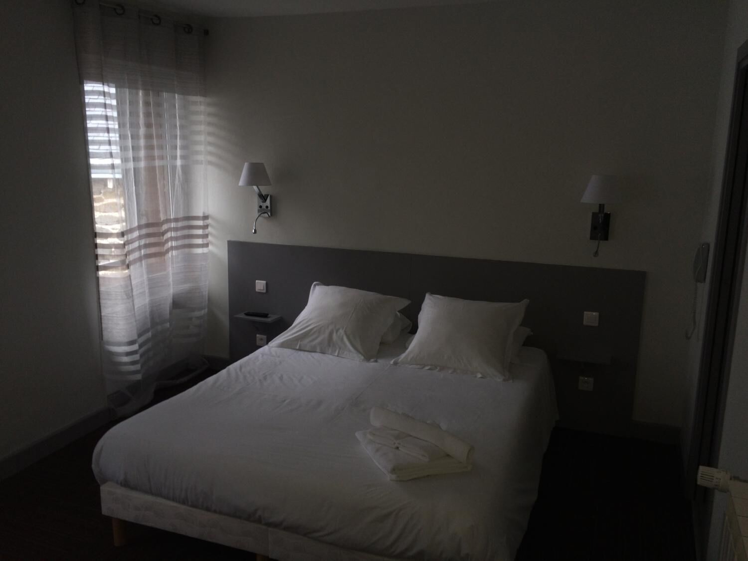 desk, rollaway beds, free wifi, bed sheets