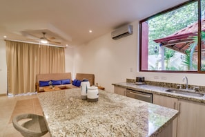 Apartamento conforto, 2 quartos, para não fumantes | Opções para refeição no quarto
