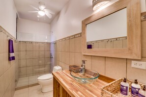 Comfort Apartment, 2 Bedrooms, Non Smoking | Bathroom | Shower, hair dryer, towels - Brisas del Monte 1 (Tamarindo)