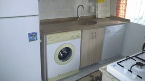 Apartment, 2 Bedrooms | Private kitchenette