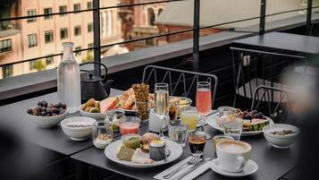 Daily buffet breakfast for a fee