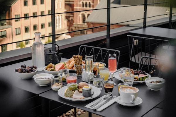 Café da manhã com buffet todos os dias mediante uma taxa