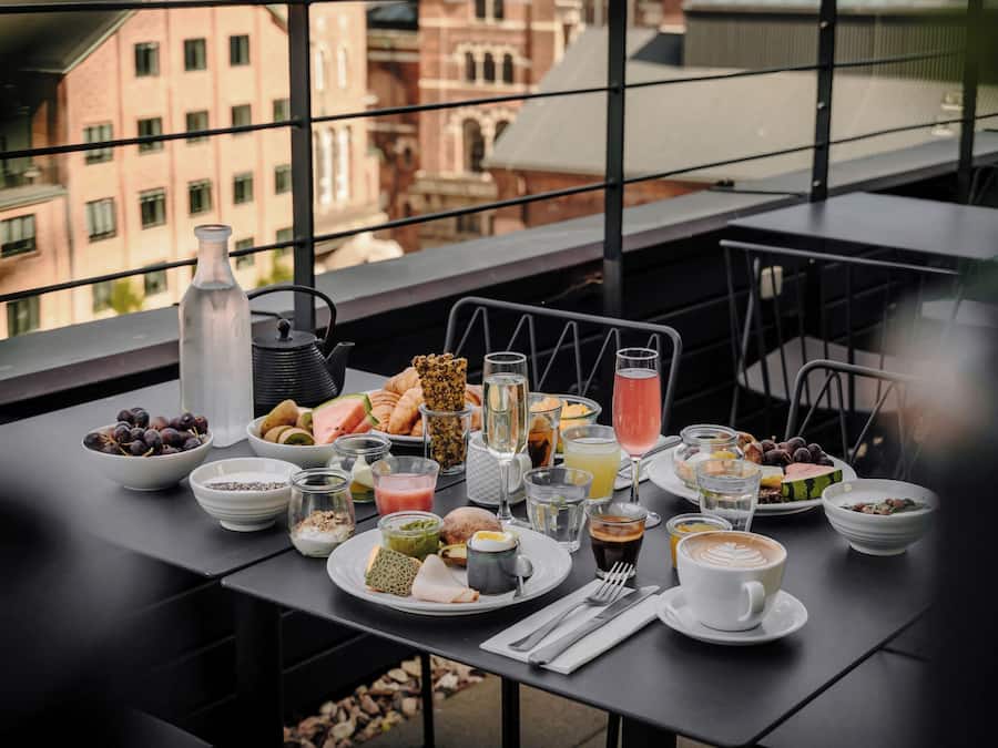 Petit déjeuner buffet servi tous les jours en supplément