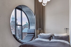 Caja de seguridad en la habitación, sistema de insonorización y cunas 