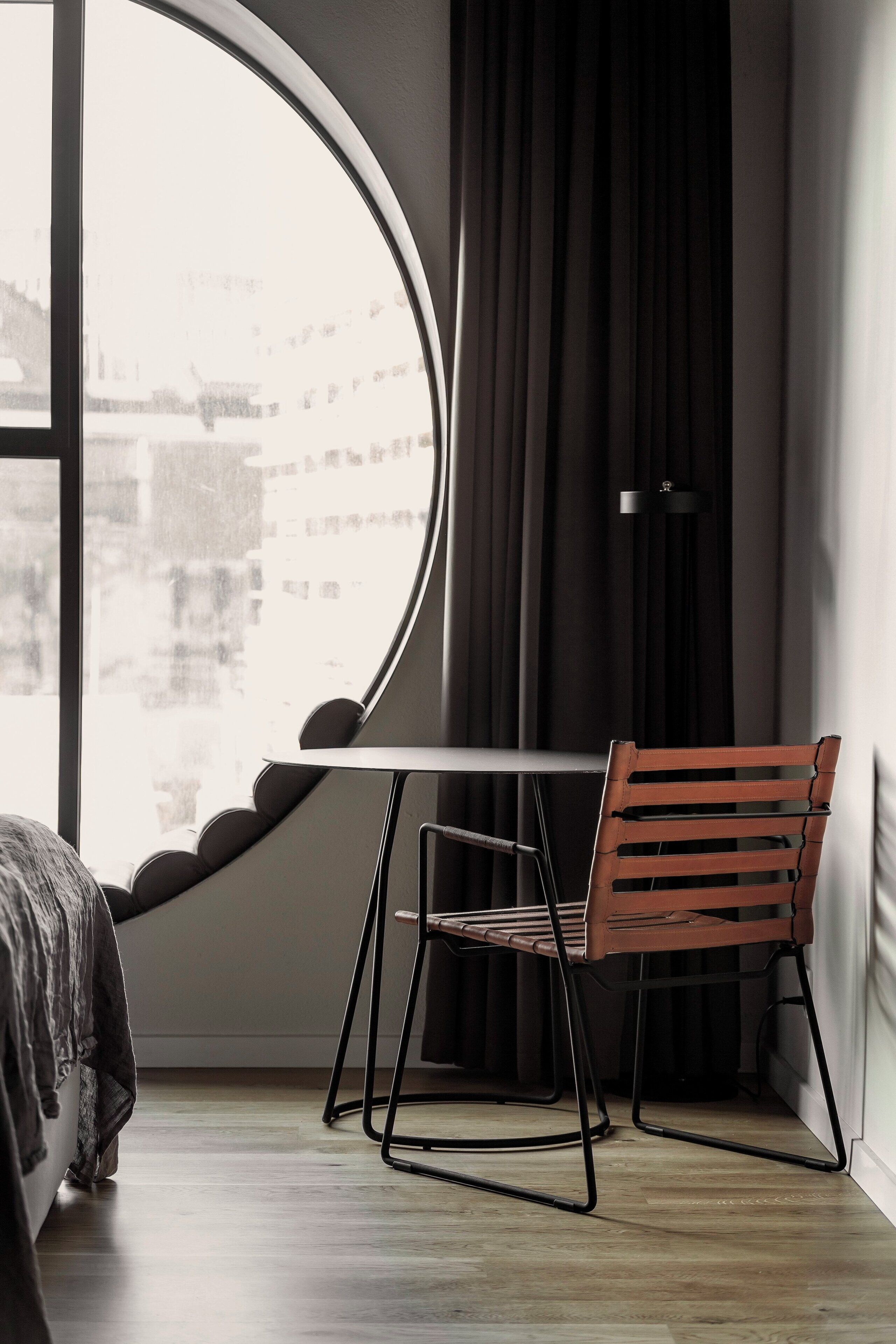 deluxe room with round window | in-room safe, soundproofing, cots/infant beds, free wifi