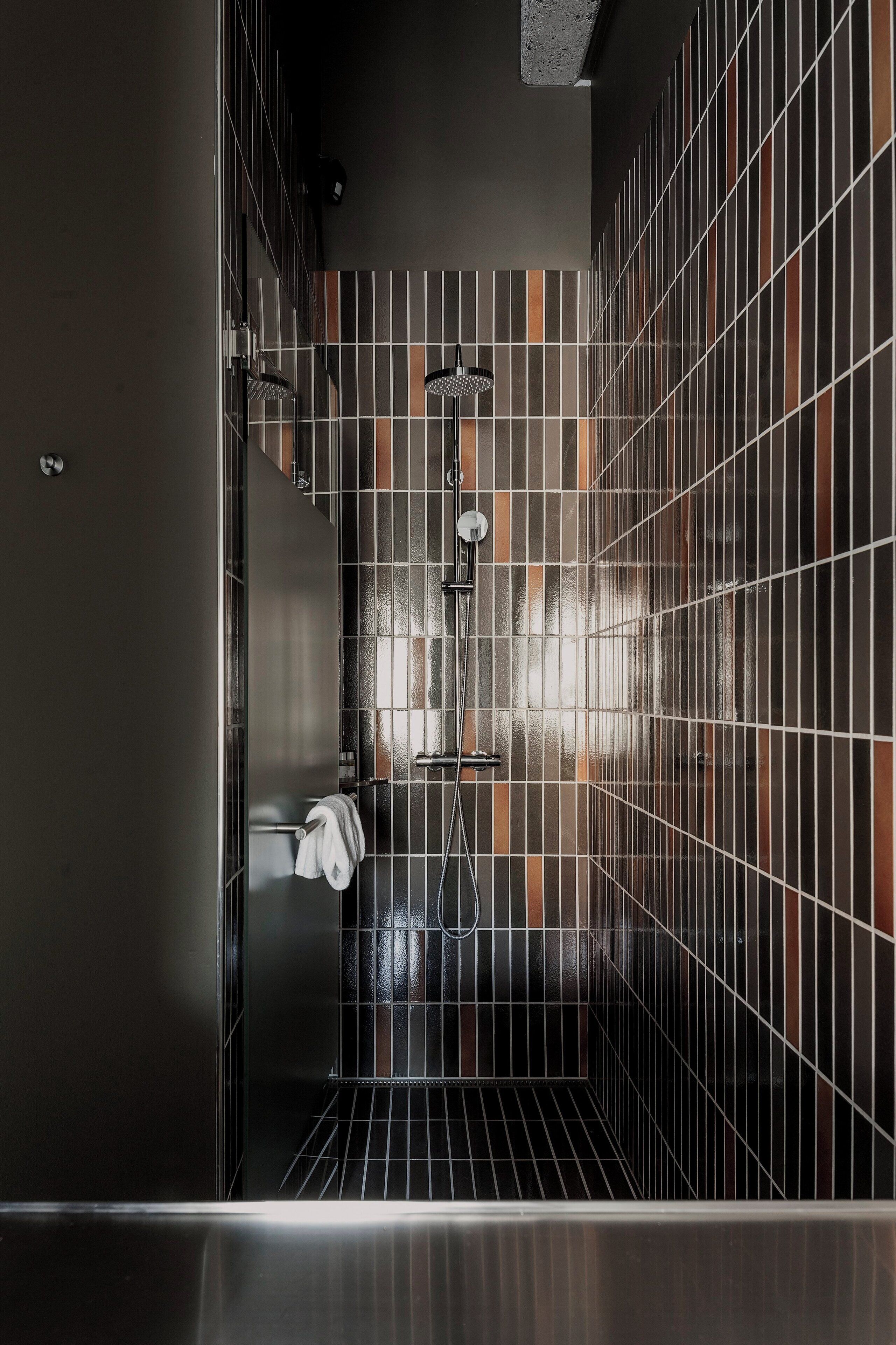 deluxe room with round window | bathroom shower