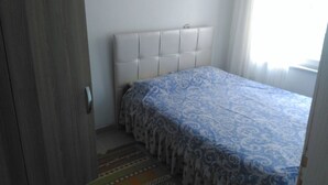 Apartment, 2 Bedrooms | 2 bedrooms, desk