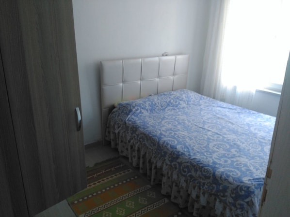 Apartment, 2 Bedrooms | 2 bedrooms, desk