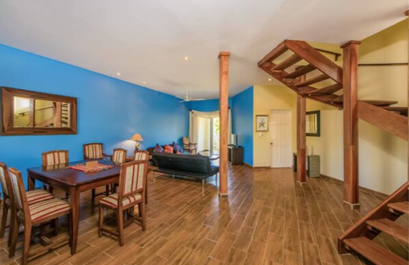 Deluxe Condo, 3 Bedrooms, Non Smoking | Living area