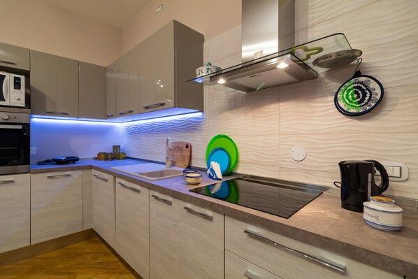 Deluxe Apartment, 1 Bedroom | Private kitchenette | Full-size fridge, microwave, oven, stovetop - Elegant Flat at Municipio by Napoliapartments (Naples)