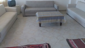 Apartamento, 2 quartos | Área de estar | TV