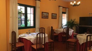 每日供應歐陸早餐 (每人 EUR6)