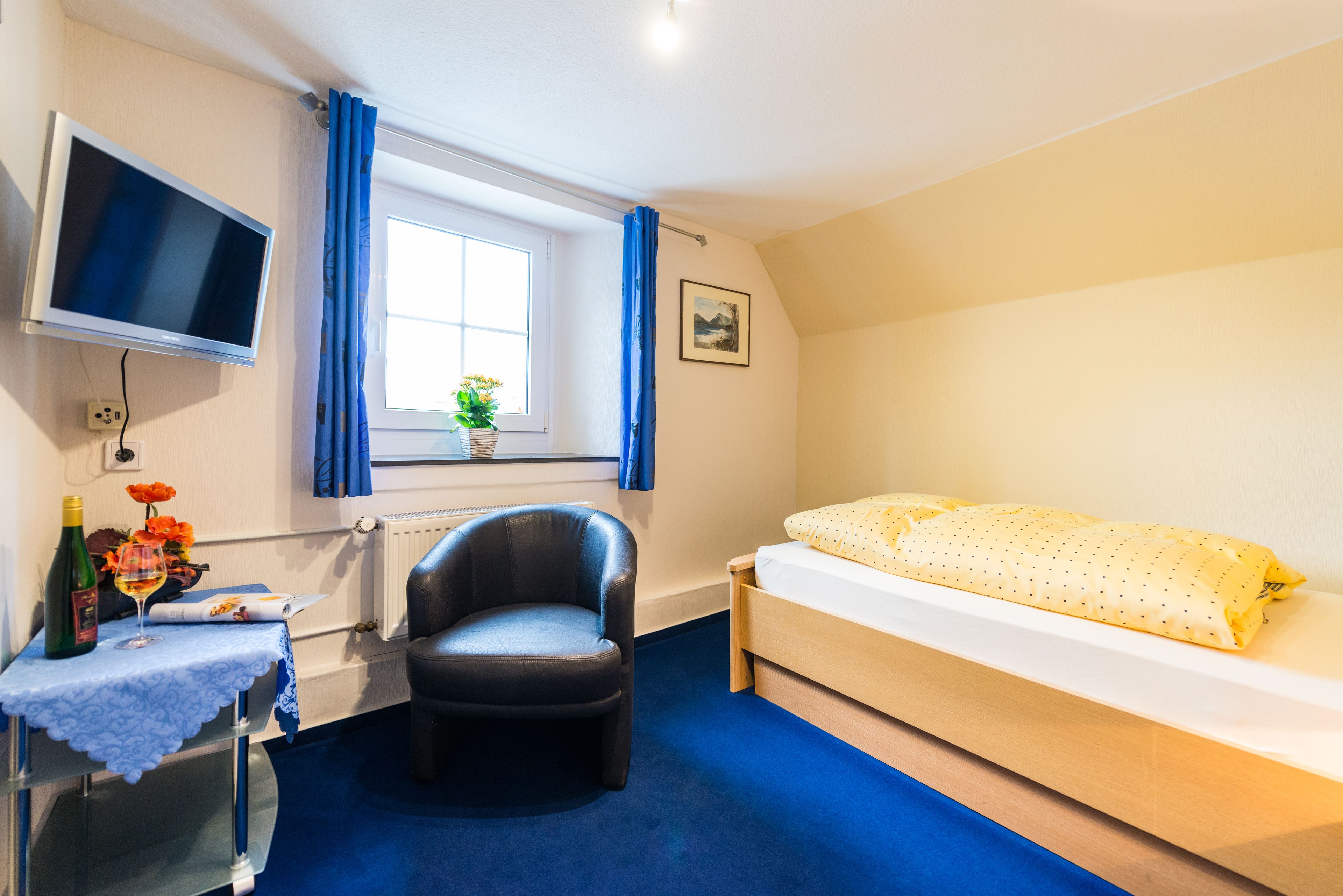 standard single room | hypo-allergenic bedding, in-room safe, individually decorated