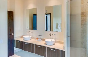 Design Condo, 2 Bedrooms, Non Smoking | Bathroom | Separate tub and shower, deep soaking tub, hair dryer, towels - Pacific Park 701 (Tamarindo)