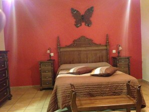 Cortinas blackout, camas plegables/adicionales y wifi gratis