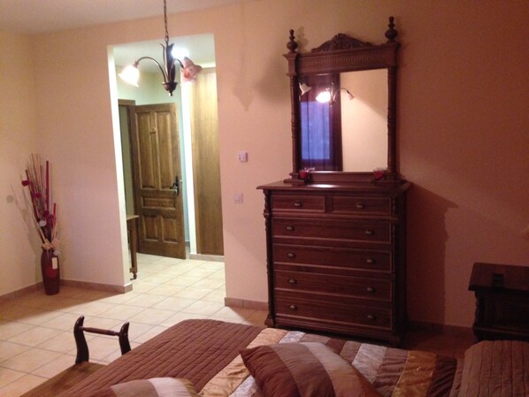 Cortinas blackout, camas plegables/adicionales y wifi gratis