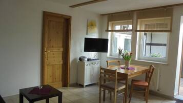 Apartment (1) | Essbereich im Zimmer