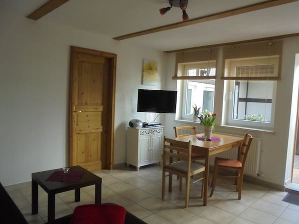 Apartment (1) | In-room dining